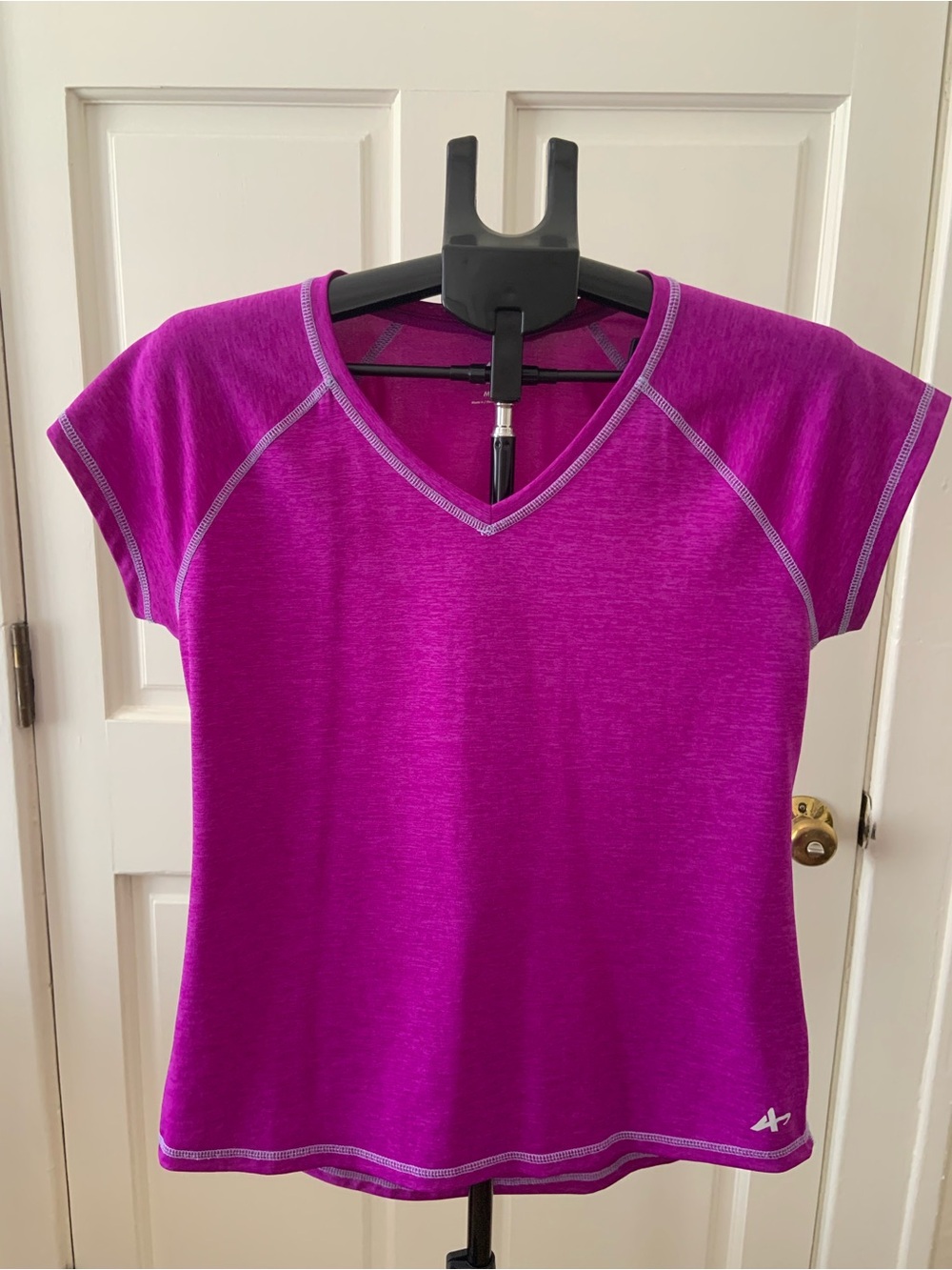 Athletic Women’s Short Sleeve V-Neck Active Top in Magenta Size Medium